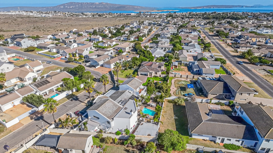 8 Bedroom Property for Sale in Country Club Western Cape